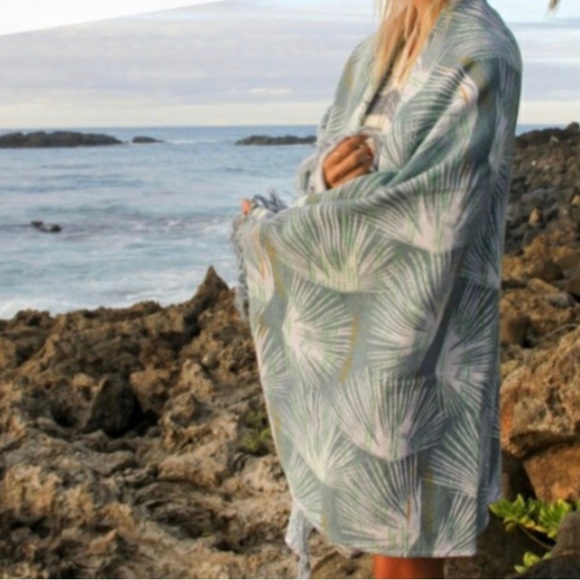 NWT ✨ Noho Home ✨ Jalene Kanani • Hawaii • Loulu Palm • Throw Blanket - Picture 5 of 7